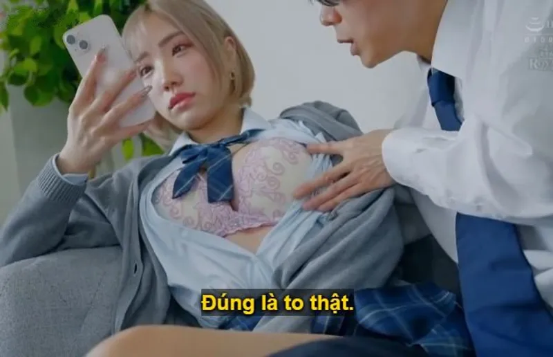 Cô bé học sinh lạnh tanh, chỉ cần đưa tiền là anh tha hồ muốn làm gì em cũng được.